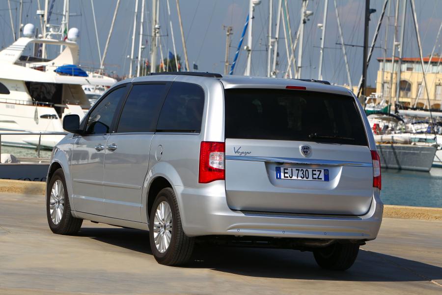  Lancia Voyager 2011 года  (фото 14 из 66)